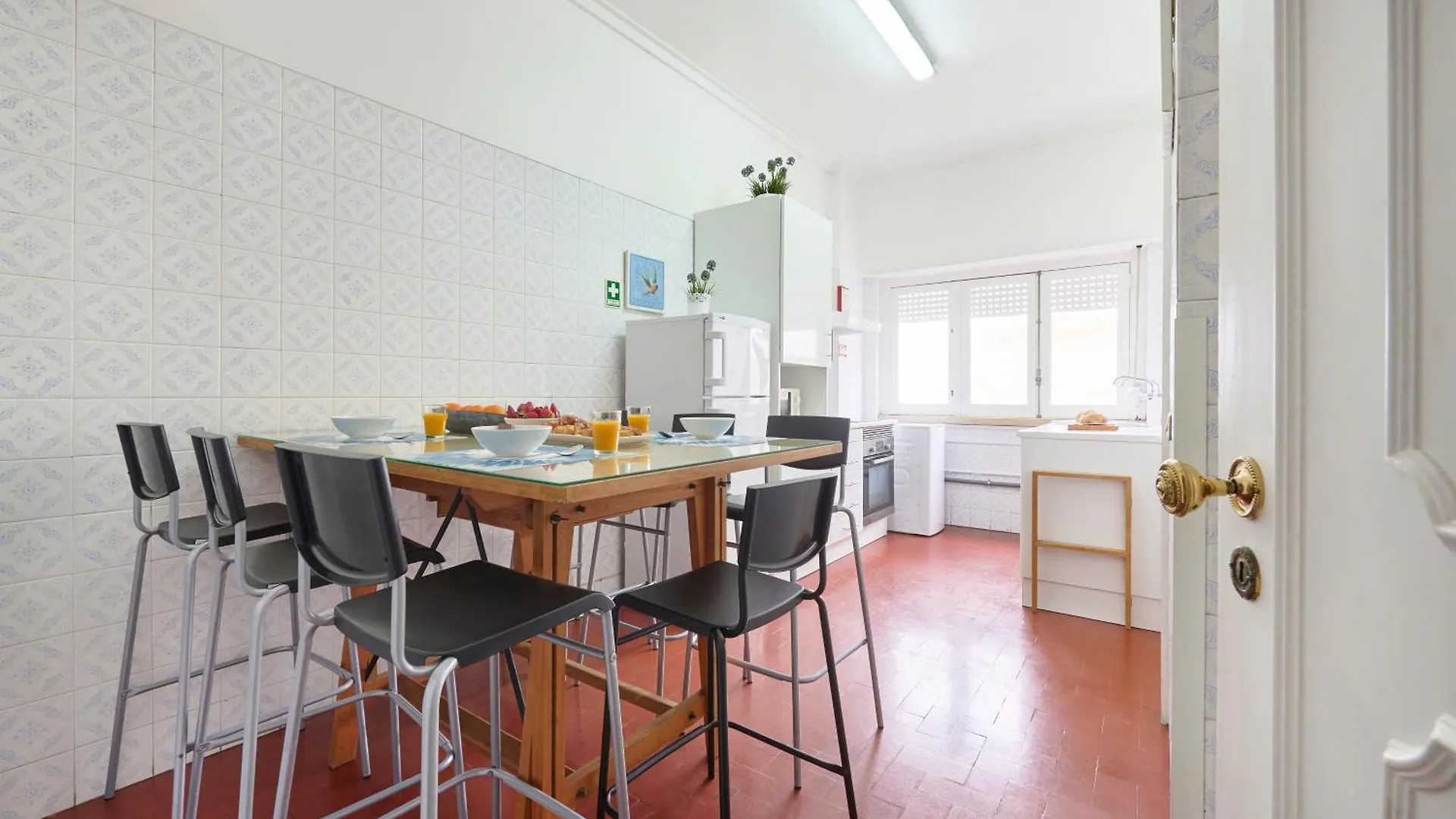 Nostalgic 70S Stay W Sunset Balcony, By Timecooler Lisbon Apartment